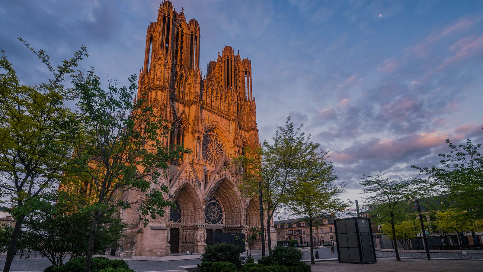 séjour-en-champagne-fêtez-une-nouvelle-année-pétillante-image-de-fond