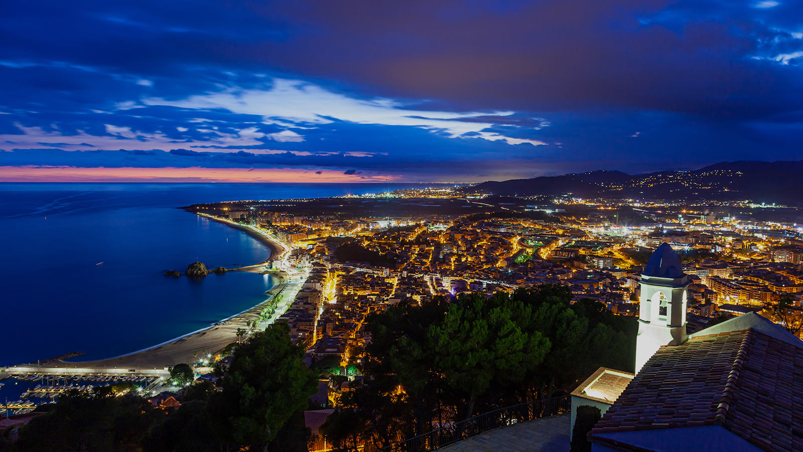 nouvel-an-sur-la-costa-brava-image-de-fond